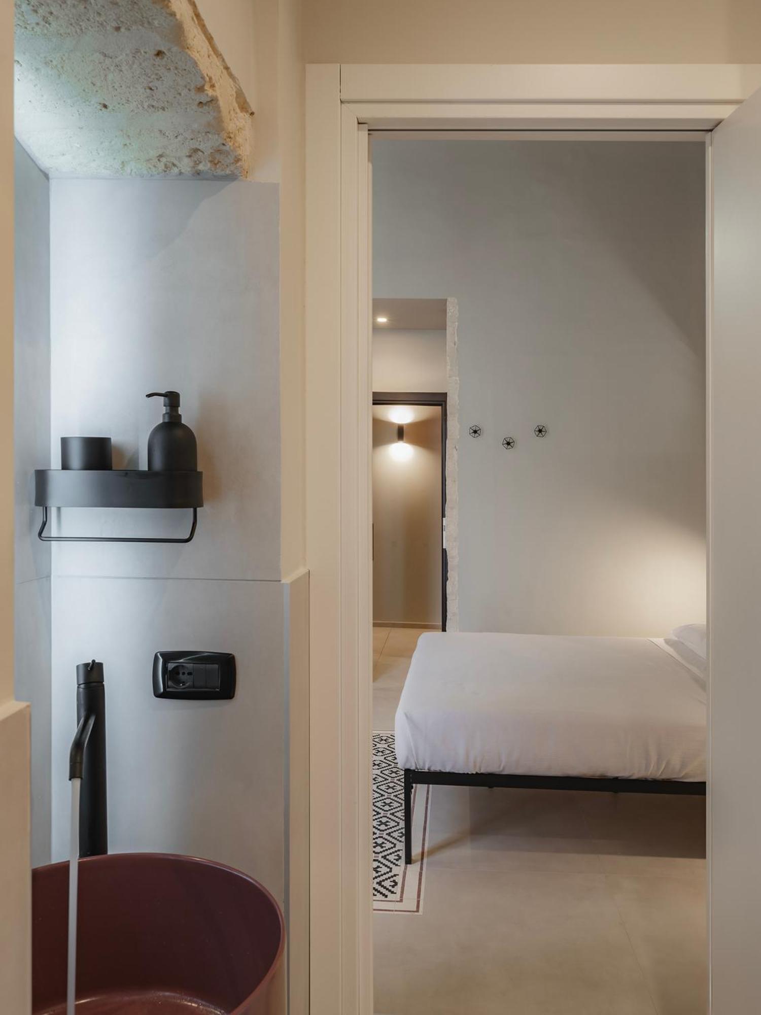 Almica24 Hotel Bari Ngoại thất bức ảnh